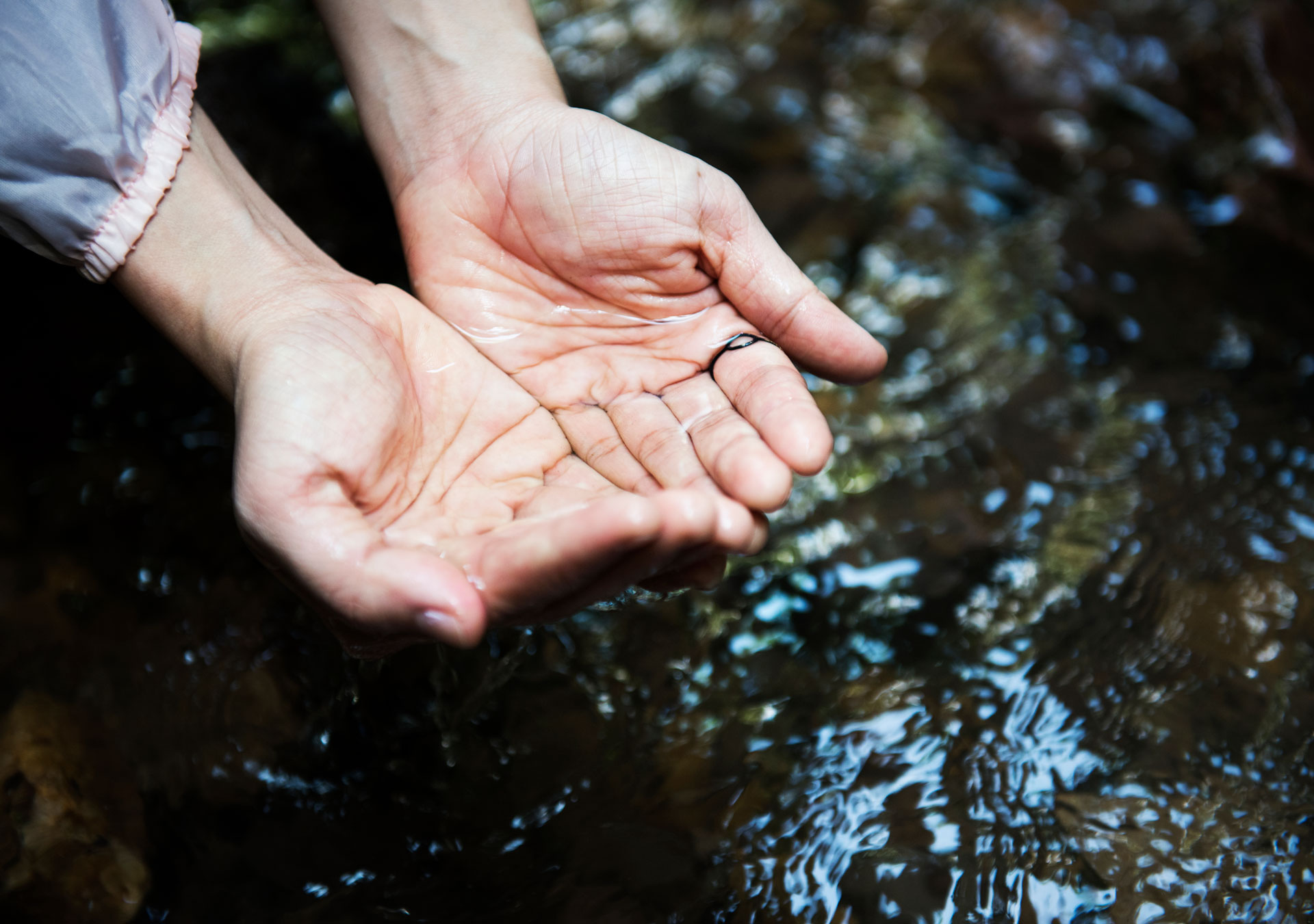 woman-getting-some-water-from-the-river-to-drink-2025-02-10-10-08-00-utc